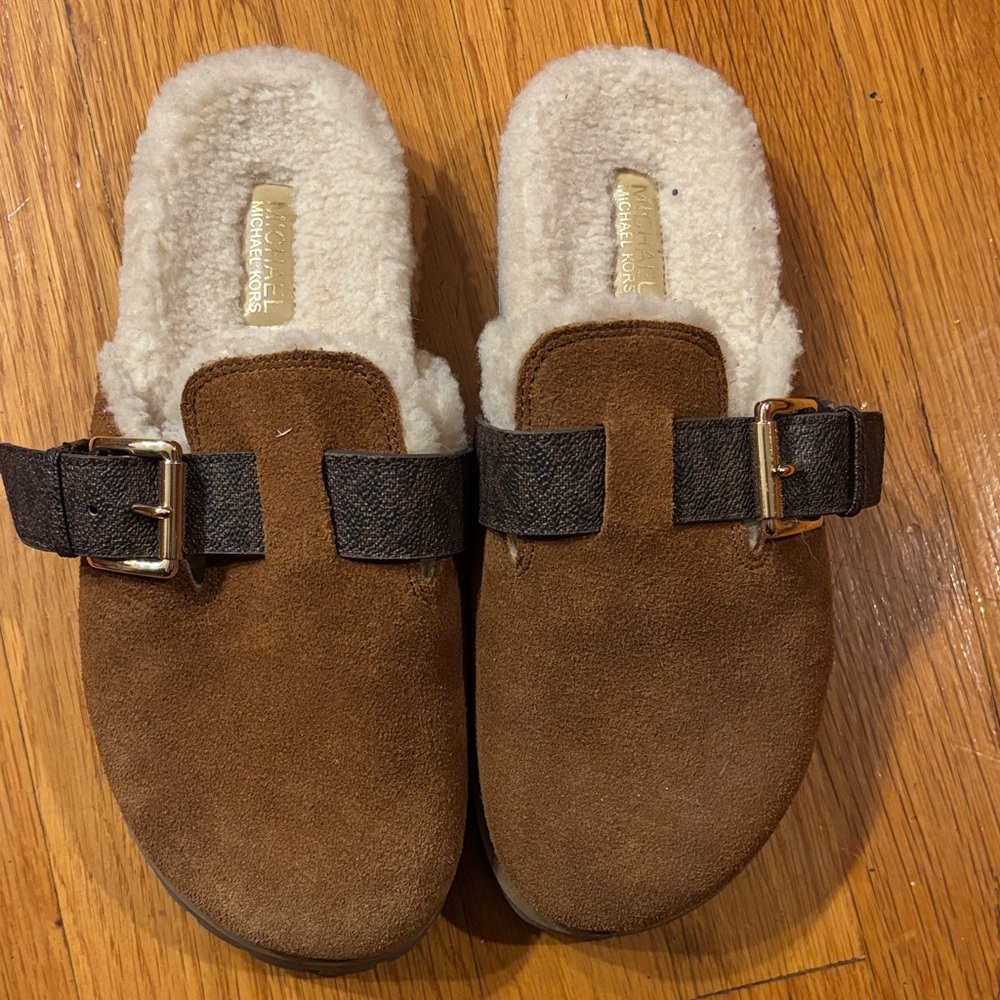 Michael Kors Judd Brown Suede Clogs with Buckle Faux Shearling Lining Sz 6 New